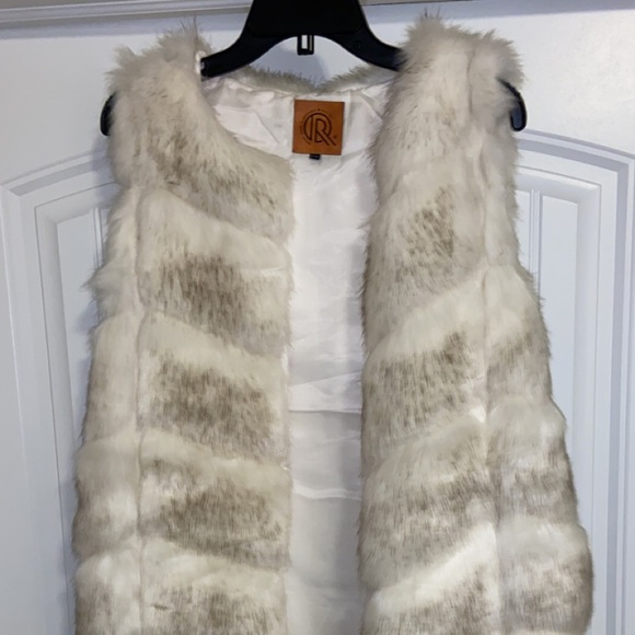Fur vest - Picture 1 of 6